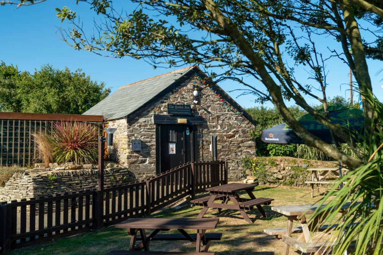 Camping Pods Trevella Holiday Park 크랜턱 외부 사진
